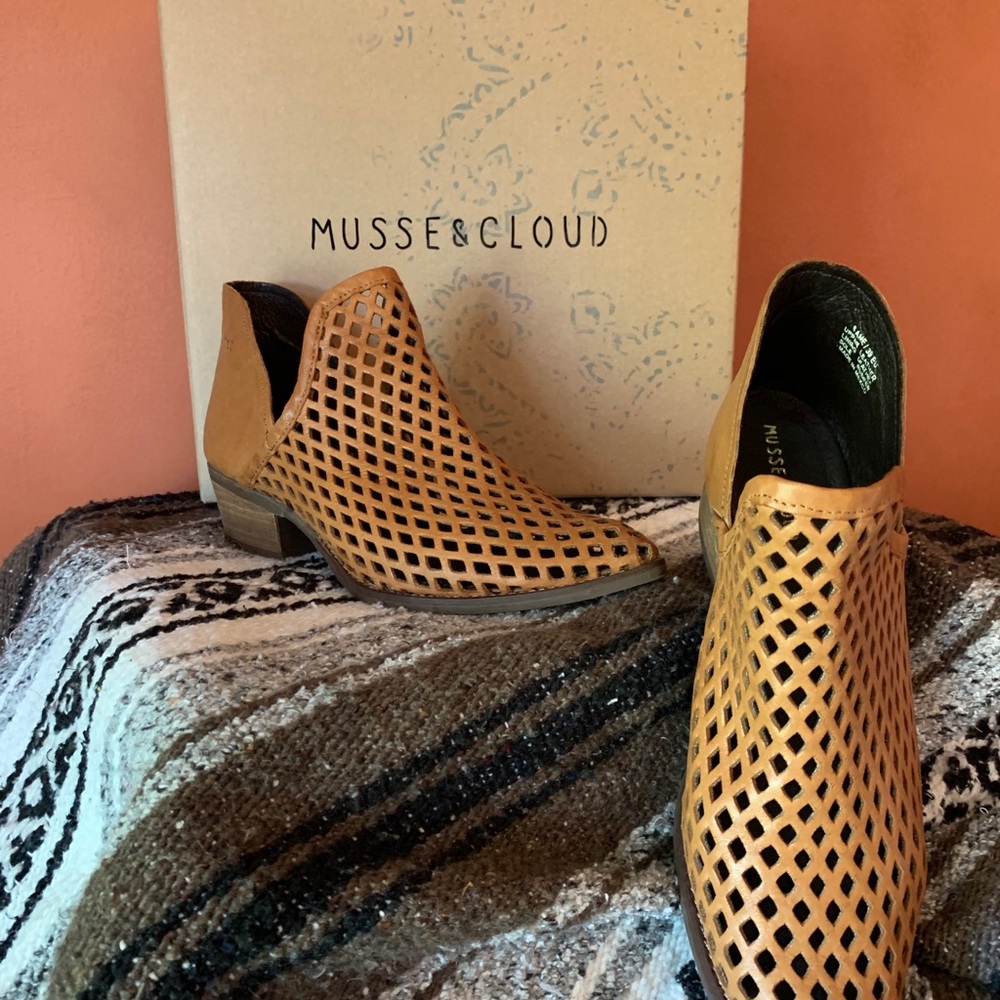 Musse & Cloud Size 39 (9) “Network Cuervo”